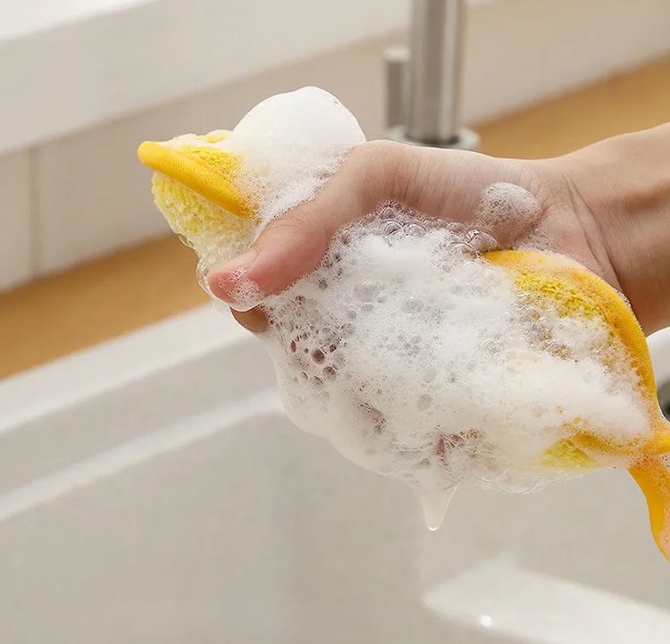 手にフィットする両面キッチンスポンジ