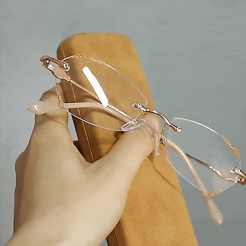 持ち運びに便利な軽量フレームレス老眼鏡