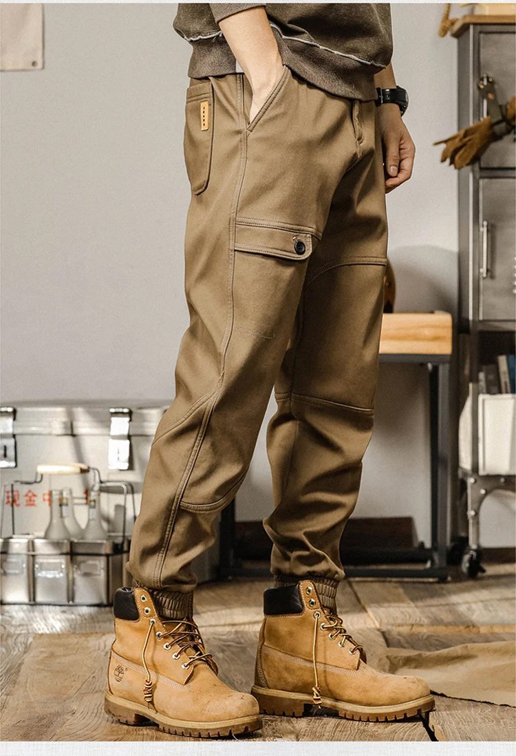 ひんやり素材のメンズカーゴパンツ着用イメージ