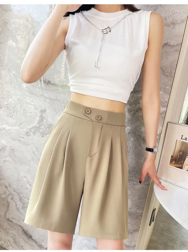 カジュアルコーデに合わせたハーフスラックスパンツ