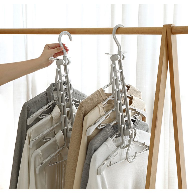 衣類を掛けたワンタッチハンガーの使用例