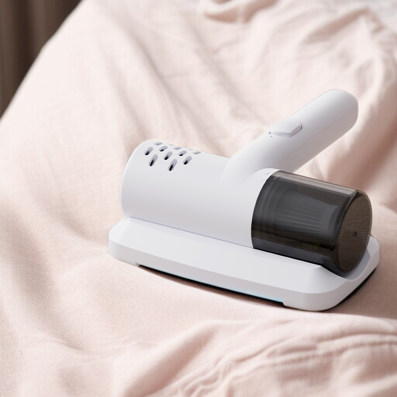 Dreifach-Wirkung Matratzenstaubsauger im Einsatz auf einer Matratze