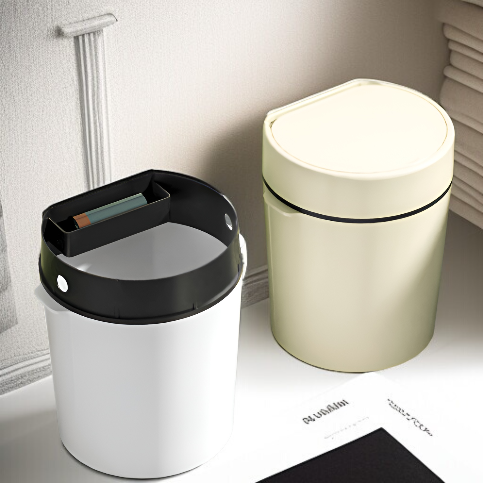 ポップアップ蓋が開いた状態のゴミ箱