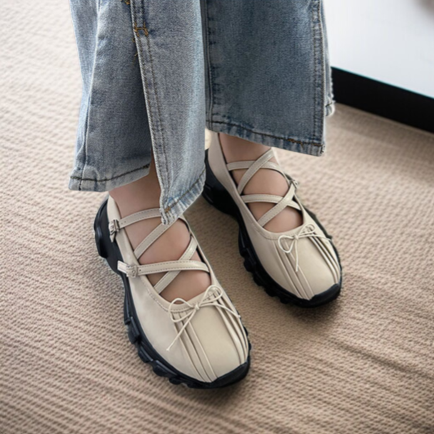 黒のメリージェーンシューズ レディース 厚底デザイン