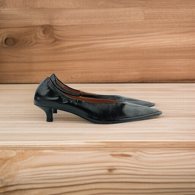 ソフトレザー素材のレディースハイヒールシューズディテール