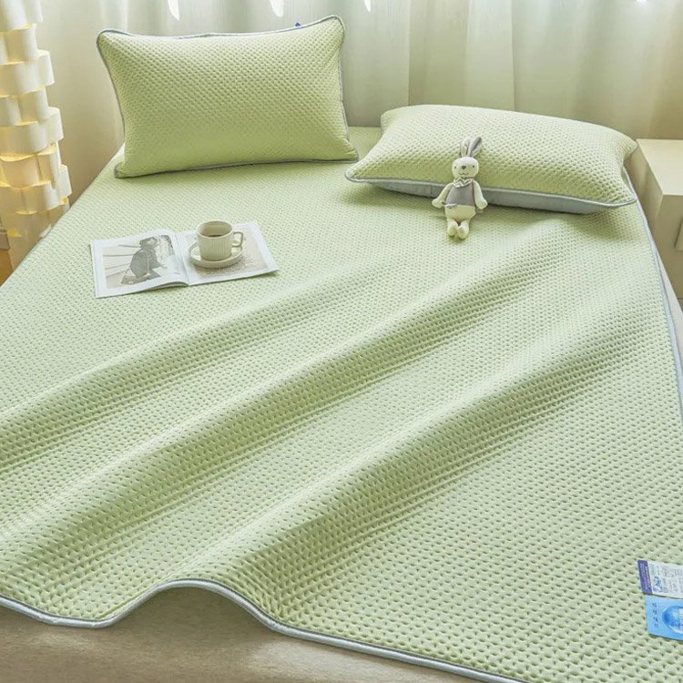 接触冷感＆持続冷感敷きパッド