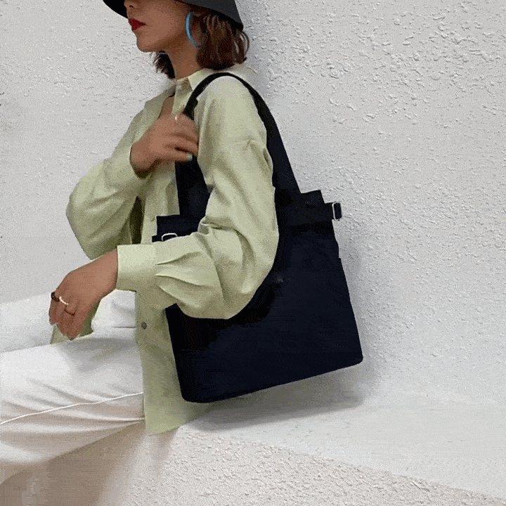 カジュアルからフォーマルまで使える万能バッグ