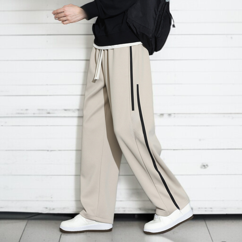 트렌디한 남성 캐주얼 맨투맨과 팬츠 스타일