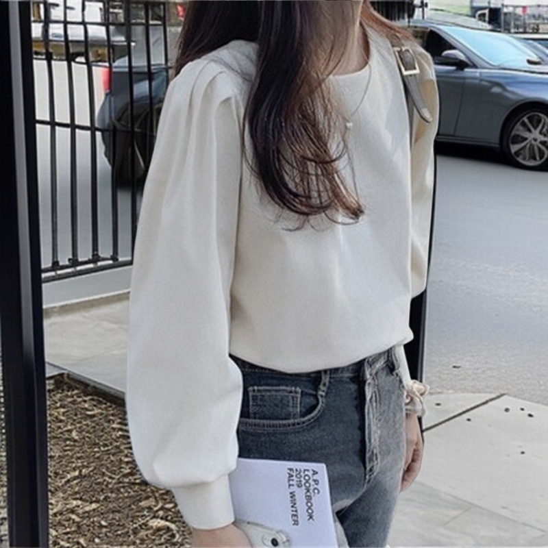 秋ファッションに最適な女性長袖シャツ