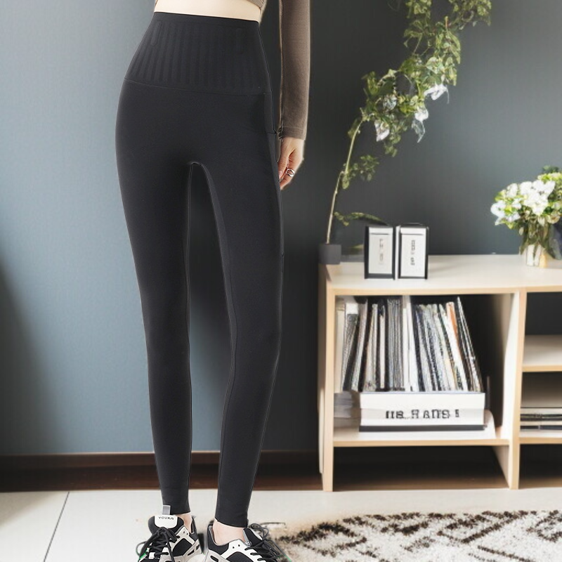 美脚効果が際立つヨガパンツ