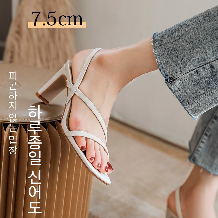 스퀘어 토 굵은굽 샌들