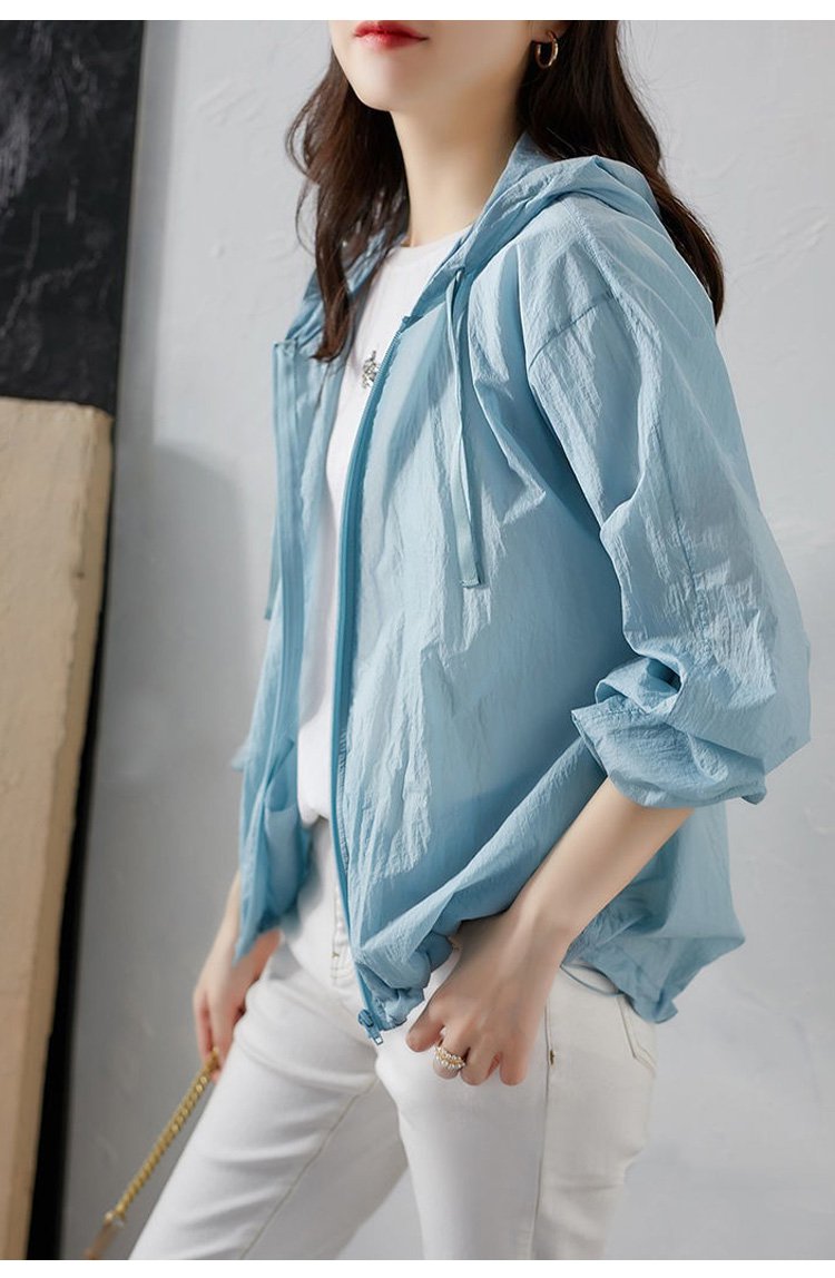 ジップアップタイプのラッシュガード