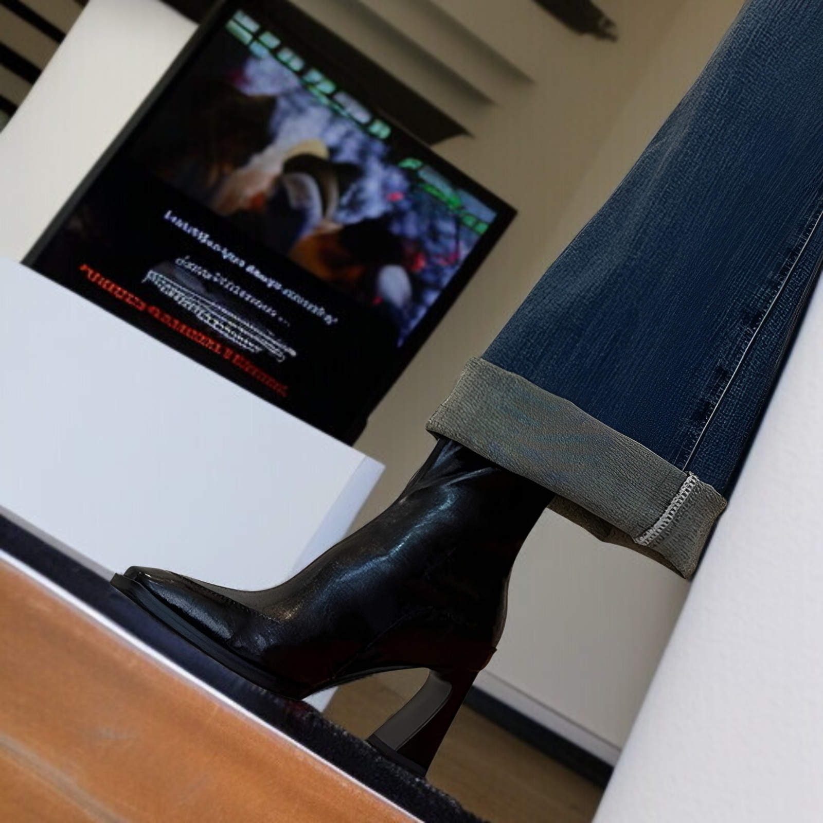 フレンチスタイル太ヒールのショートブーツ横からの画像