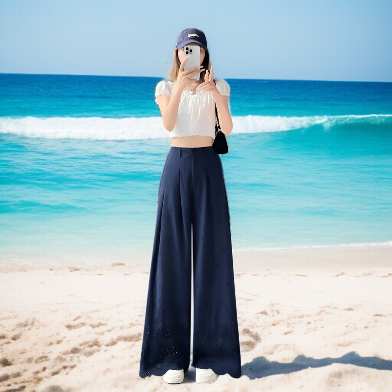 フックフラワーワイドレッグパンツのディテール